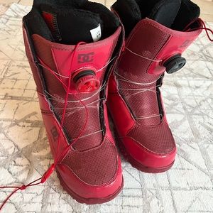 DC Shoes snowboard boots US8